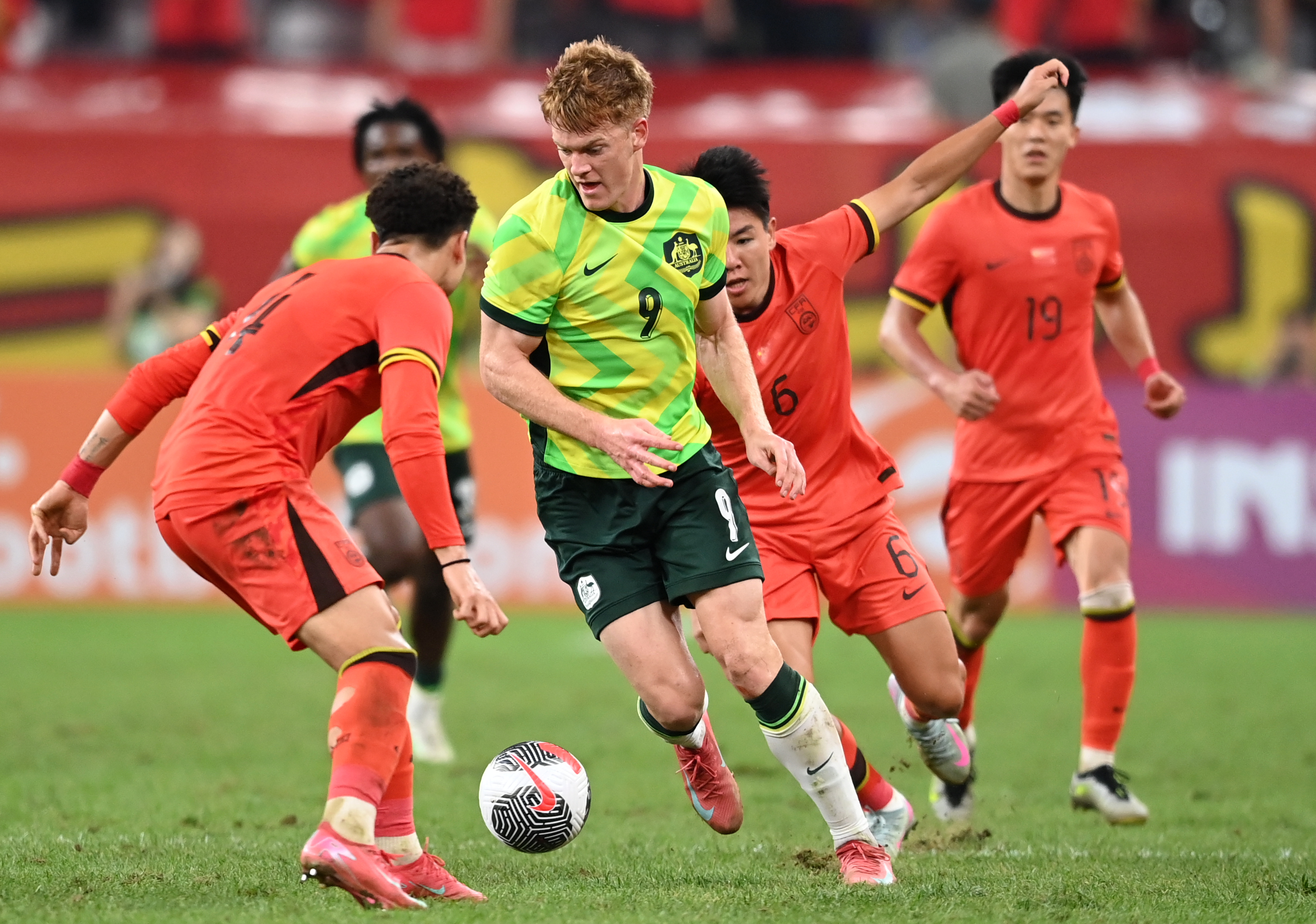 娱乐排行榜-亚洲足球比赛热度逐渐攀升，备受瞩目