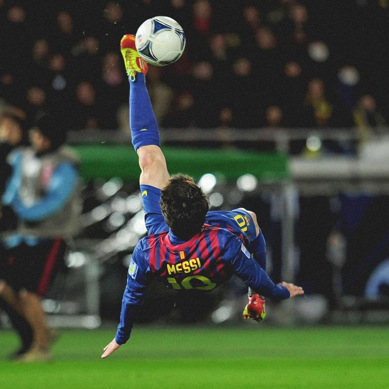 包含赢得球迷欢呼声的足球对决展现榜样力量的词条