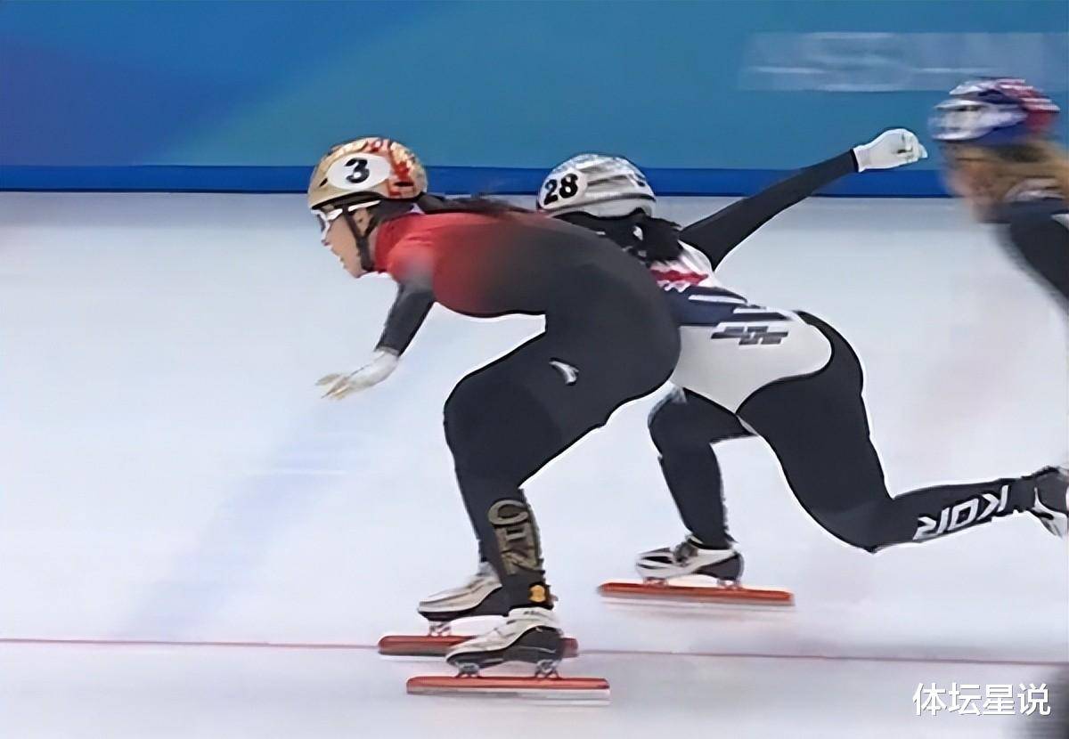 热门娱乐游戏-比赛中球员行走要有风度