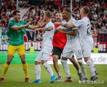 包含雷根斯堡客场反败为胜，取得惊人逆转的词条