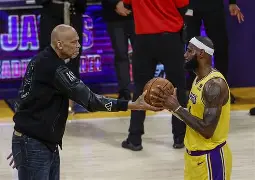 詹姆斯连续场得分超，领导球队胜出(詹姆斯连续场得分超,领导球队胜出了吗)